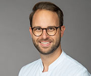 Dr. med. dent. Gregor Schaefer Dr. med. dent. Gregor Schaefer
