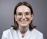  Cara Thiel