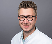 Dr. med. Lukas Vradelis Dr. med. Lukas Vradelis
