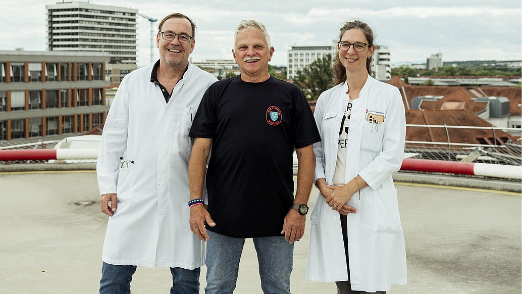 Foto des Patienten Bernd Siegfried mit seinem UM-Ärzte-Team