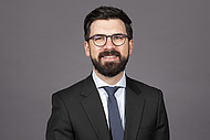 Univ.-Prof. Dr. Marian Neidert ist neuer Direktor und W3-Professor an der Neurochirurgischen Klinik und Poliklinik.