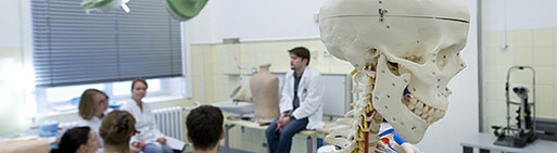 Studentenunterricht im Simulationszentrum der Klinik für Anästhesiologie