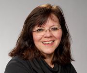  Angelika Dere